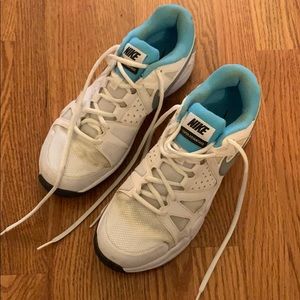 Nike Advantage Women’s Tennis Shoes